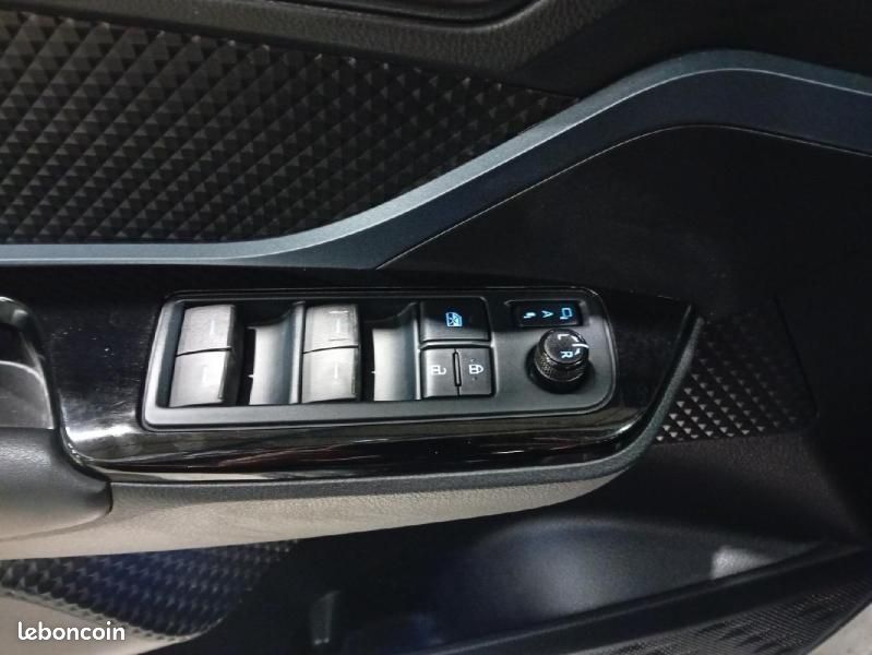 Toyota C-HR 122h Collection 2WD E-CVT MY22 (image 15)