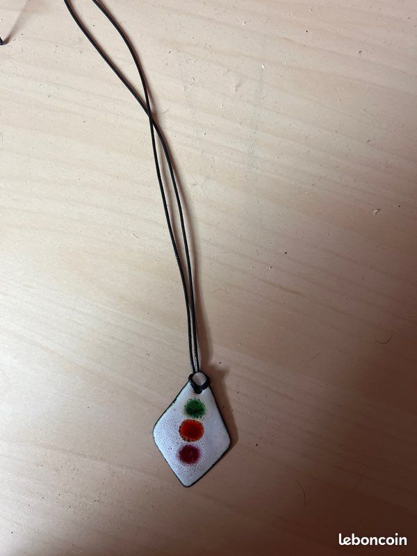 Collier (image 1)