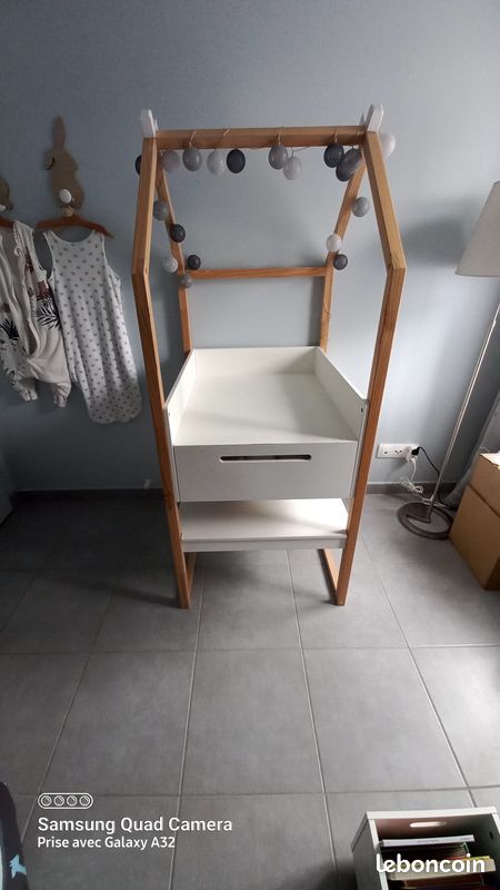Vends Table à langer + Portant à vêtement de la marque Vertbaudet (image 1)