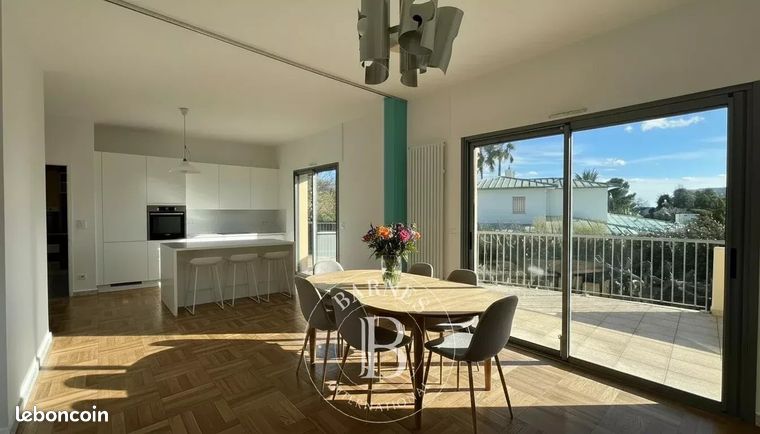 Propriété 6 pièces 202 m² — 2
