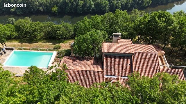 Maison 8 pièces 213 m² · à Puy-l'Évêque · 213 m² · 380 000 €