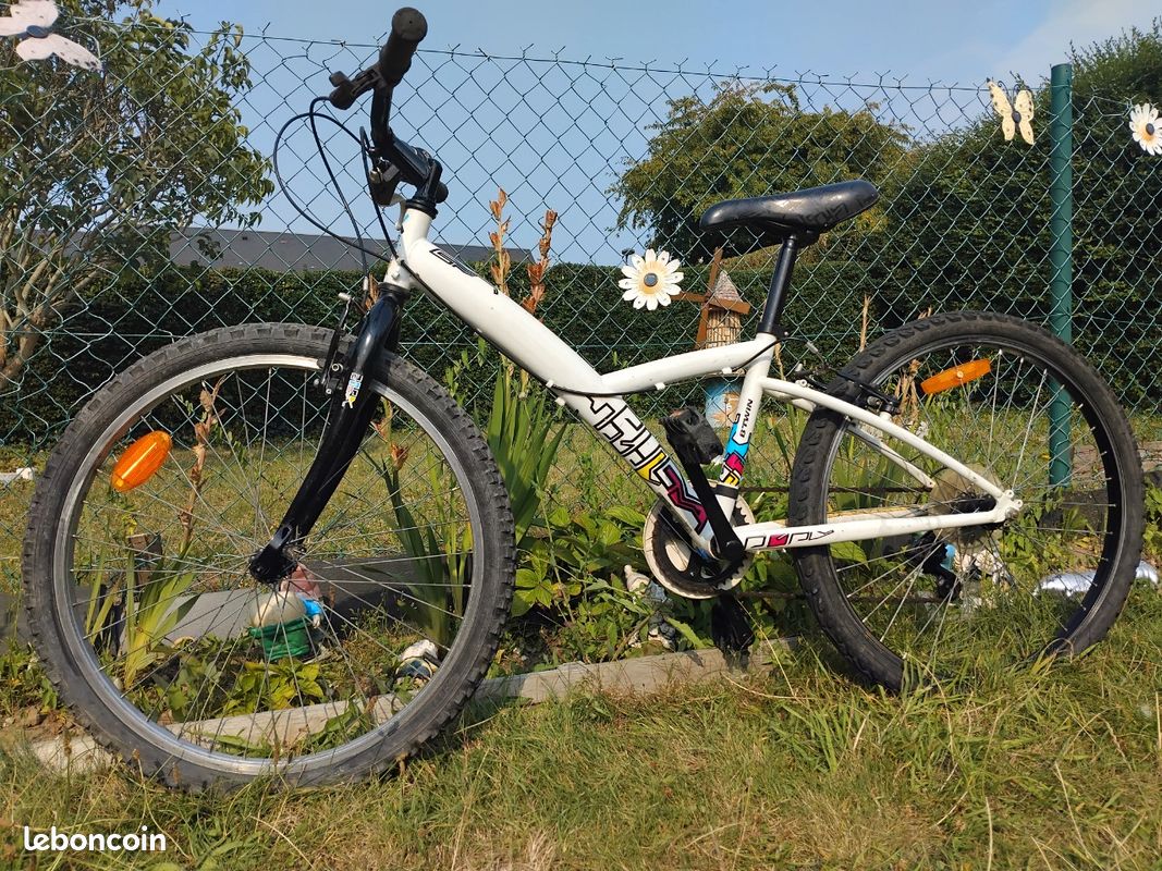 24 Pouces Btwin Pas Cher Vélo 24/26 Pouces (9 à 12 Ans) Decathlon - Main Image