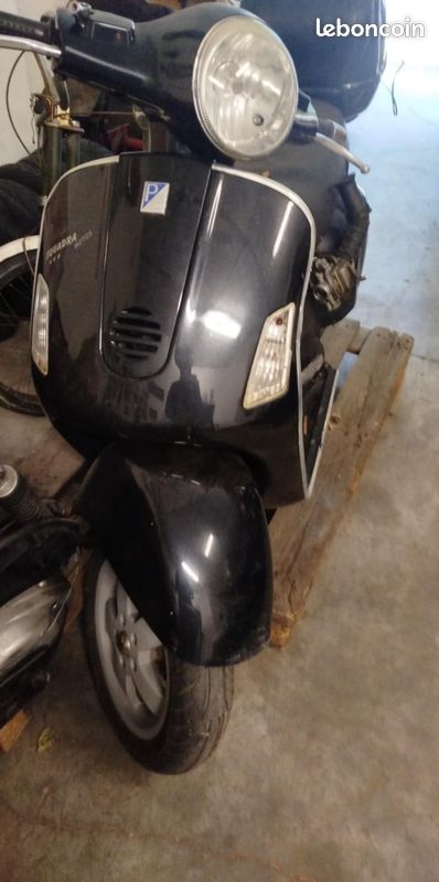 Vespa 125 gts (image 1)