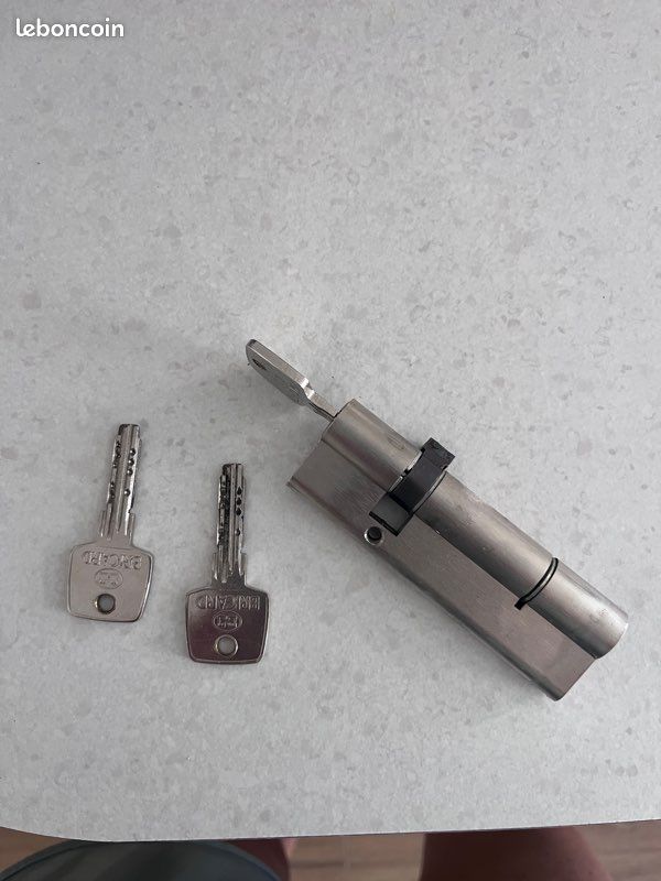 Serrure 3 points et ses clefs (image 3)