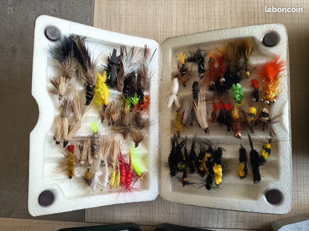 Ancienne Boîte à Mouches De Pêche Skykomish Avec 44 Mouches Assorties - Pour Truite, Saumon, Brochet... Vintage !