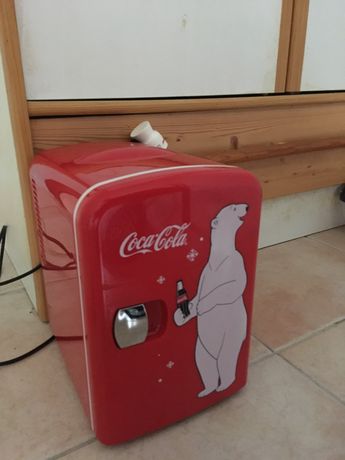 Mini Réfrigérateur 4 L Cosmétiques Yoghi - Blanc - Achat / Vente mini-bar – mini  frigo Mini Réfrigérateur 4 L Cosmétiques Yoghi - Blanc - Cdiscount