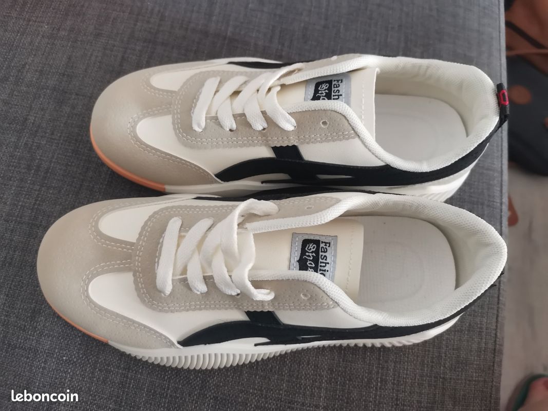 Chaussures à roulettes pour fille et garçon, chaussures de skateboard, cadeau créatif de vacances pour enfants, Blanc 999, 30 EU Chaussures à roulettes pour fille et garçon, chaussures de skateboard, cadeau créatif de vacances pour enfants, Blanc 999, 30 EU