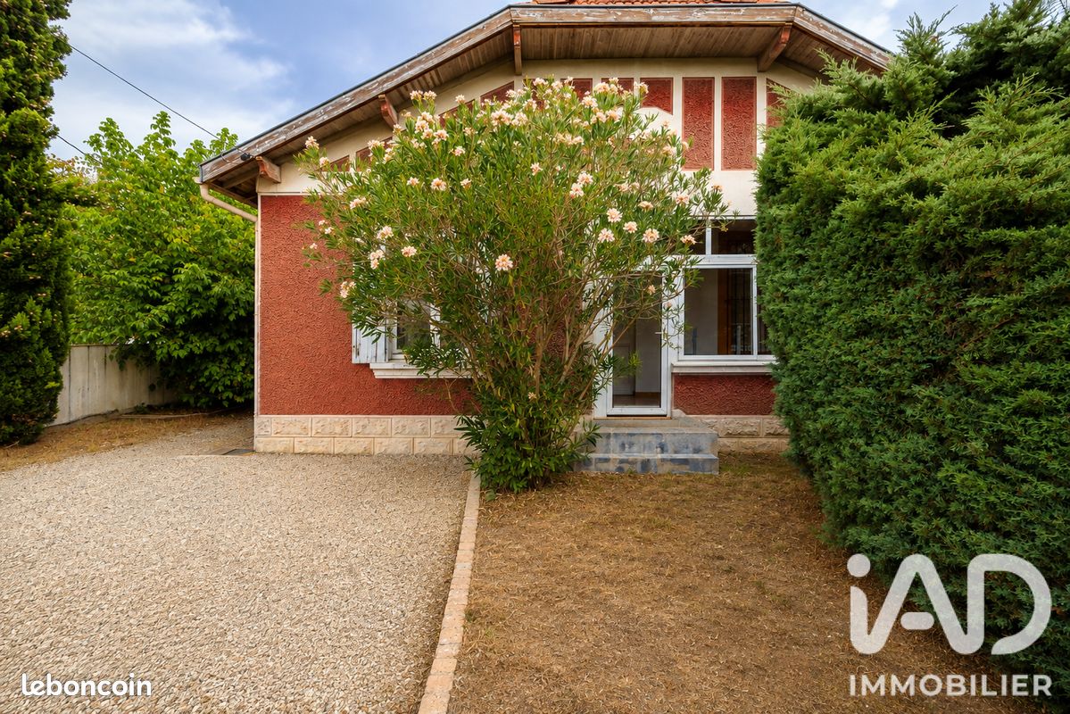 Maison 5 pièces 104 m² · à Saint-Seurin-sur-l'Isle · 104 m² · 139 000 €