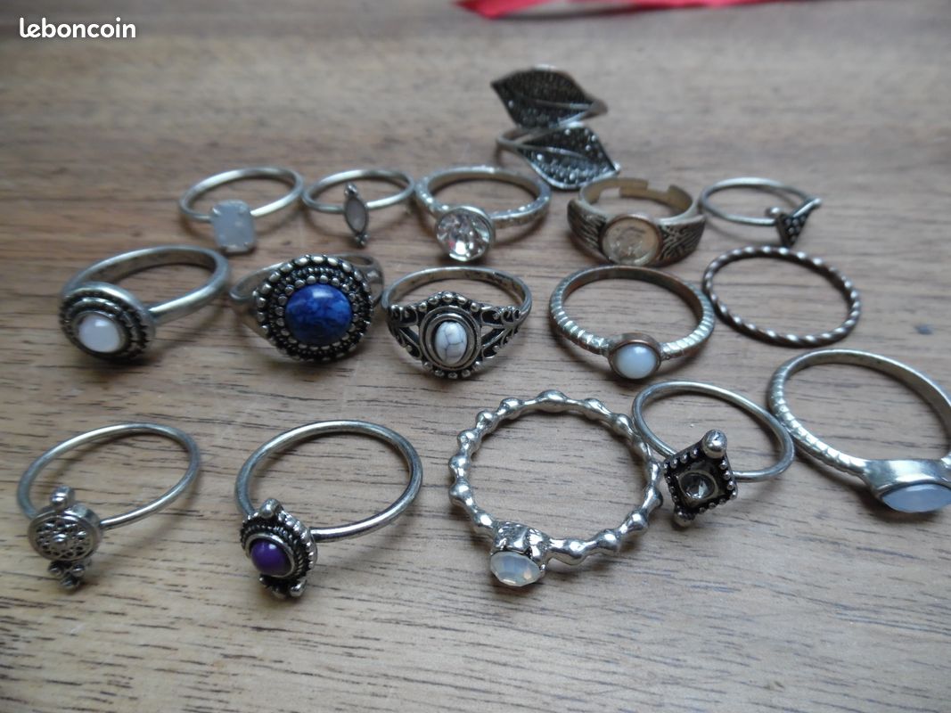 Lot de bague. Différents styles et tailles (image 1)