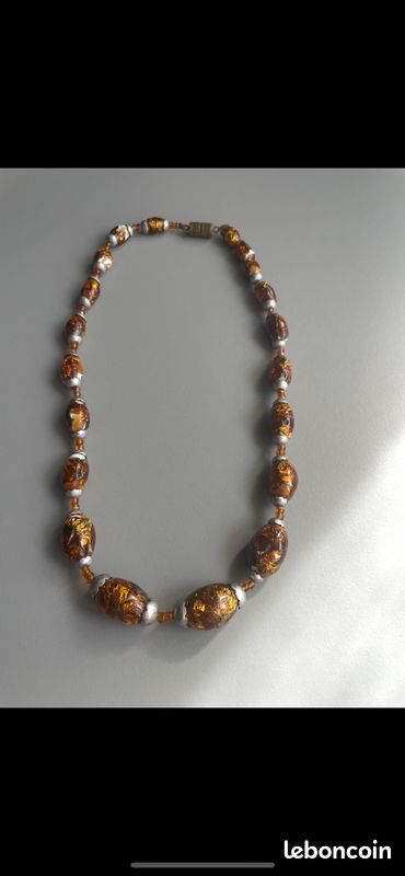 File:Collier Pâte de verre Musée Saint-Remi 21092016 01.jpg - Wikimedia