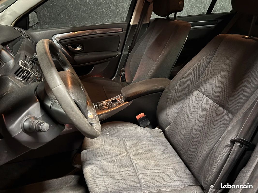 Renault LAGUNA III Black Edition Carminat (image 9)