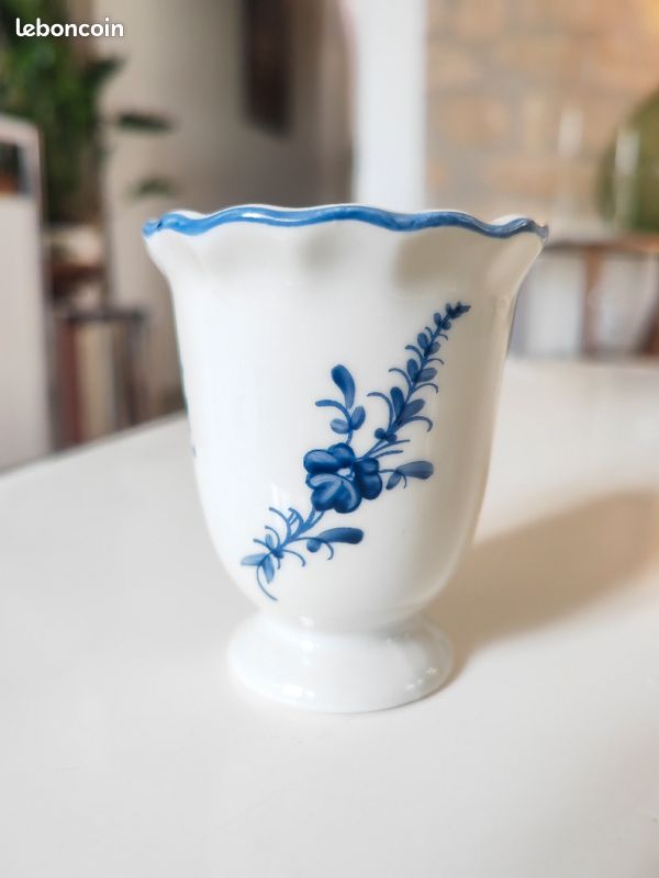 Vase en porcelaine de Chantilly (image 1)