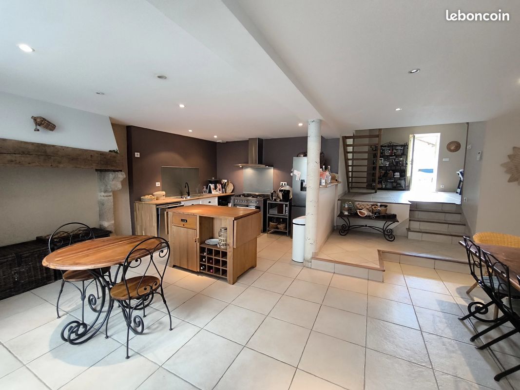 Maison 5 pièces 195 m² · à Saint-Junien · 195 m² · 280 800 €