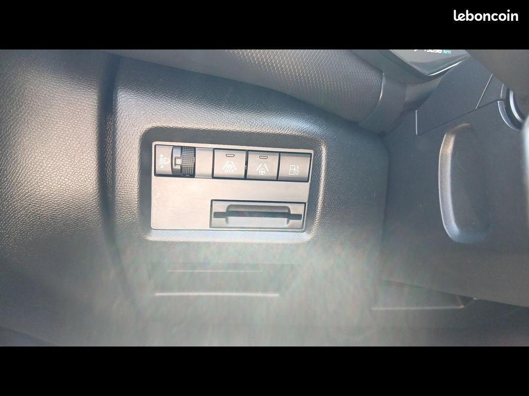Citroen C5 Aircross 1.6 Hybride rechargeable 225 MAX + TOIT OUVRANT / VISION 360 / JANTES 19 / COFFR (image 30)