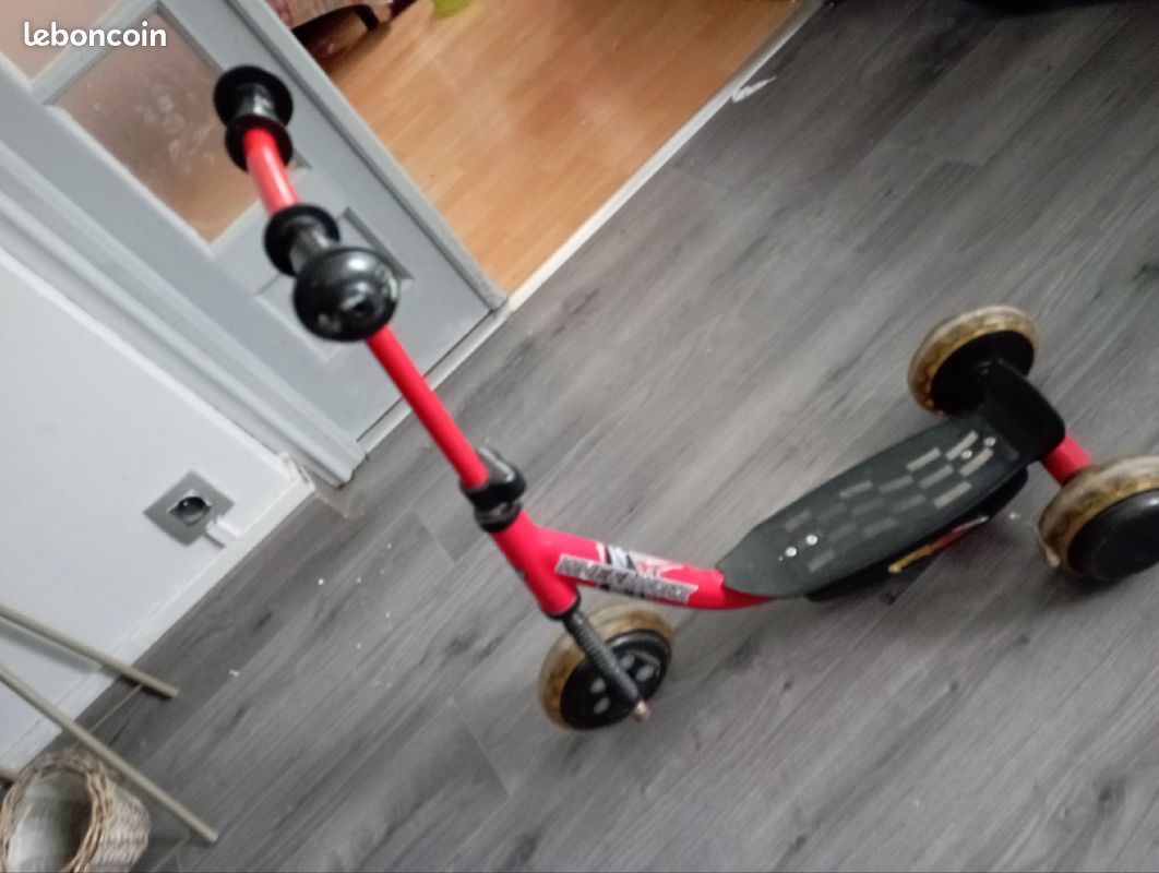 Trotinette à 3 roues (image 1)