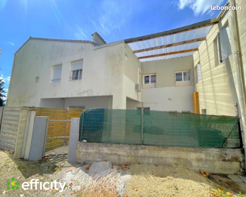 Immeuble 155 m² · à Saint-Médard-de-Guizières · 155 m² · 234 000 €