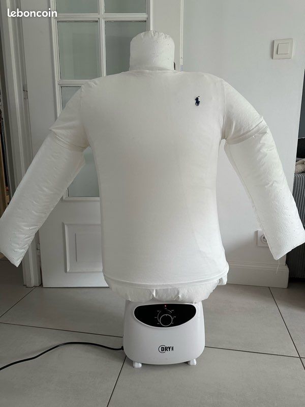 Machine à repasser à vapeur - Enlève automatiquement les plis avec télécommande sans fil LED Machine à repasser à vapeur - Enlève automatiquement les plis avec télécommande sans fil LED