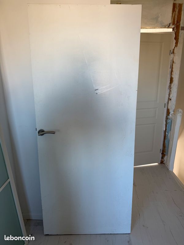 Porte avec poignet (image 1)
