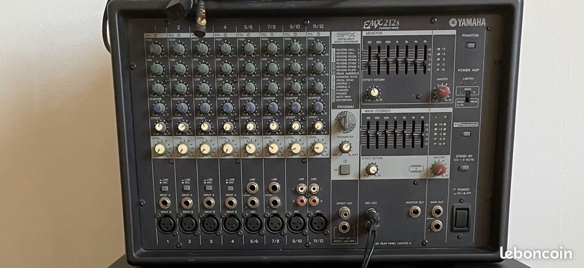 Table de mixage Yamaha EMX212S (image 1)