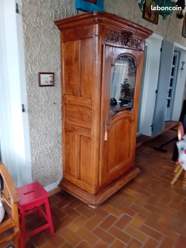 Bonnetière de style Louis XV en noyer massif | les brocanteurs