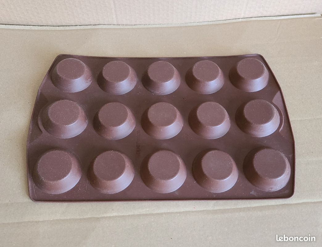 Moule à Mini Tartelettes silicone avec découpoir Tupperware neuf (image 3)