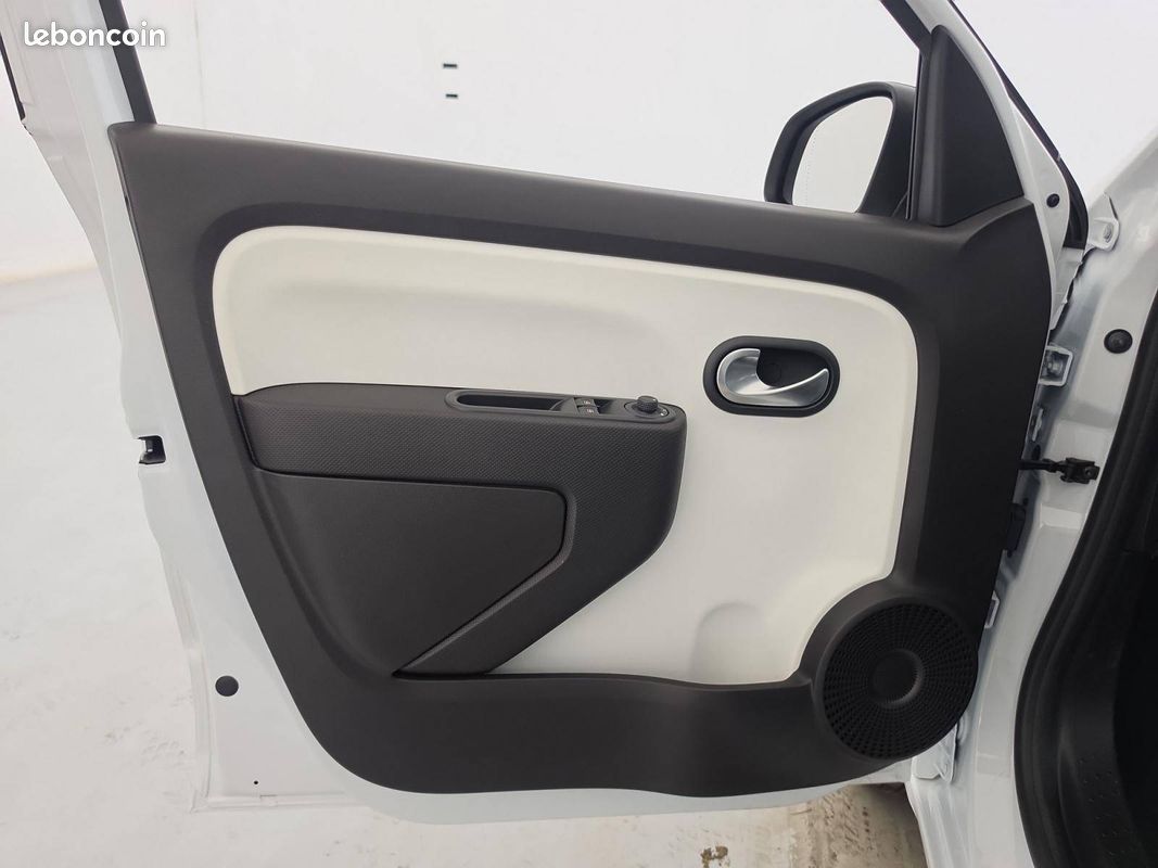 RENAULT Twingo III SCe 65 Equilibre (image 11)