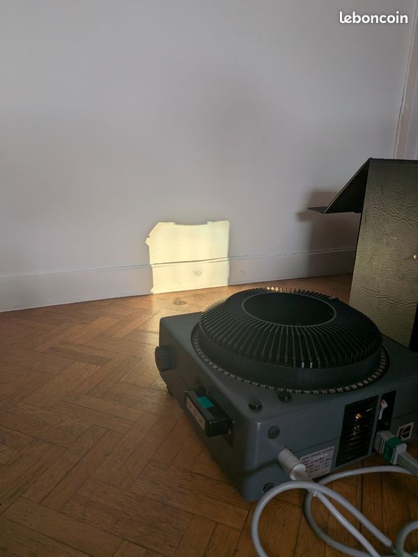 Vends projecteur diapositives Kodak Carousel S-AV 2000 (image 3)