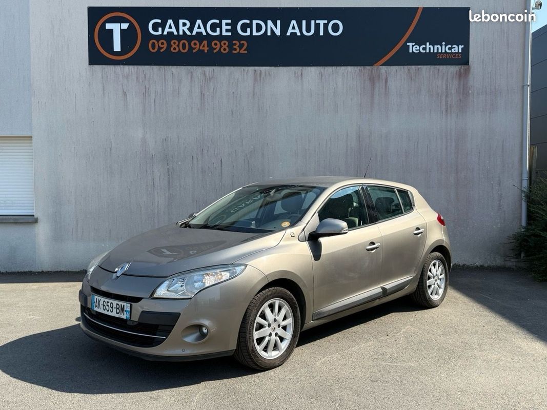 Renault MEGANE III 1.9 DCI 130CH FAP PRIVILEGE ECO² EURO5 (image 1)