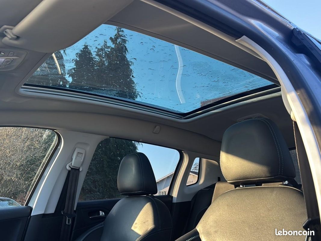 PEUGEOT 2008 1.2 puretech 110 crossway (image 23)