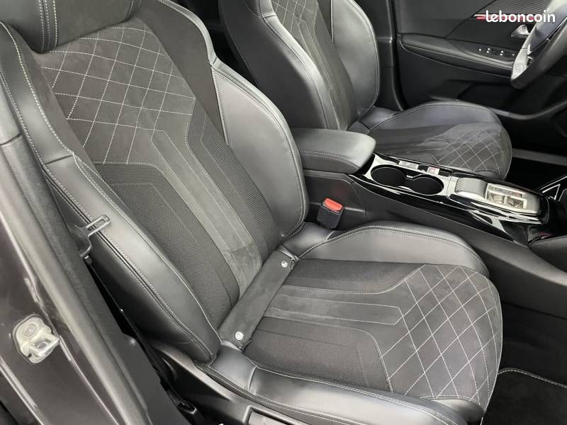 Peugeot 2008 PureTech 130 S&S EAT8 GT Pack (image 27)