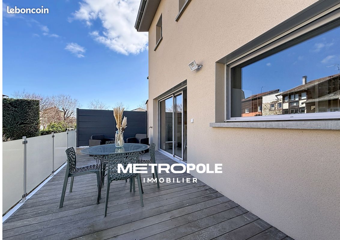 Maison 5 pièces 136 m² · à Vindry-sur-Turdine · 136 m² · 359 000 €
