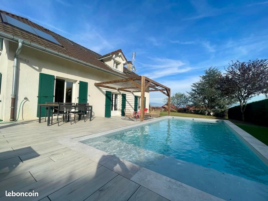 Maison 6 pièces 176 m² · à Thoiry · 176 m² · 3 700 €/mois