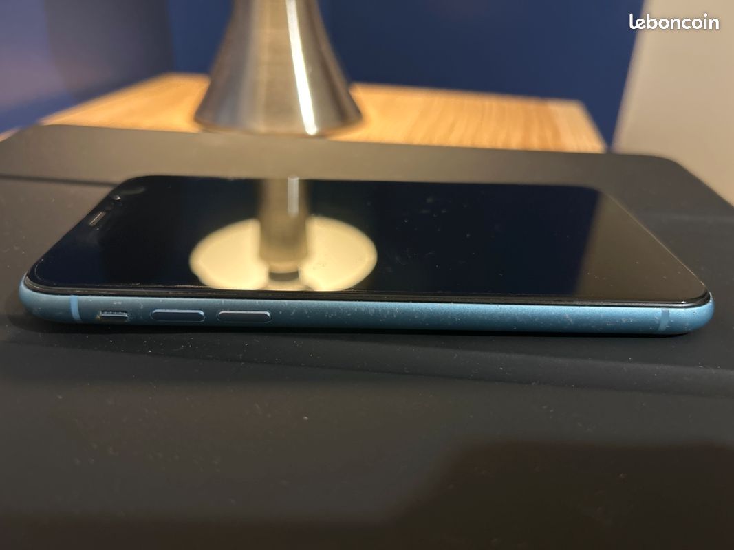 IPhone XR bleu 64 Go en très bon état (image 2)