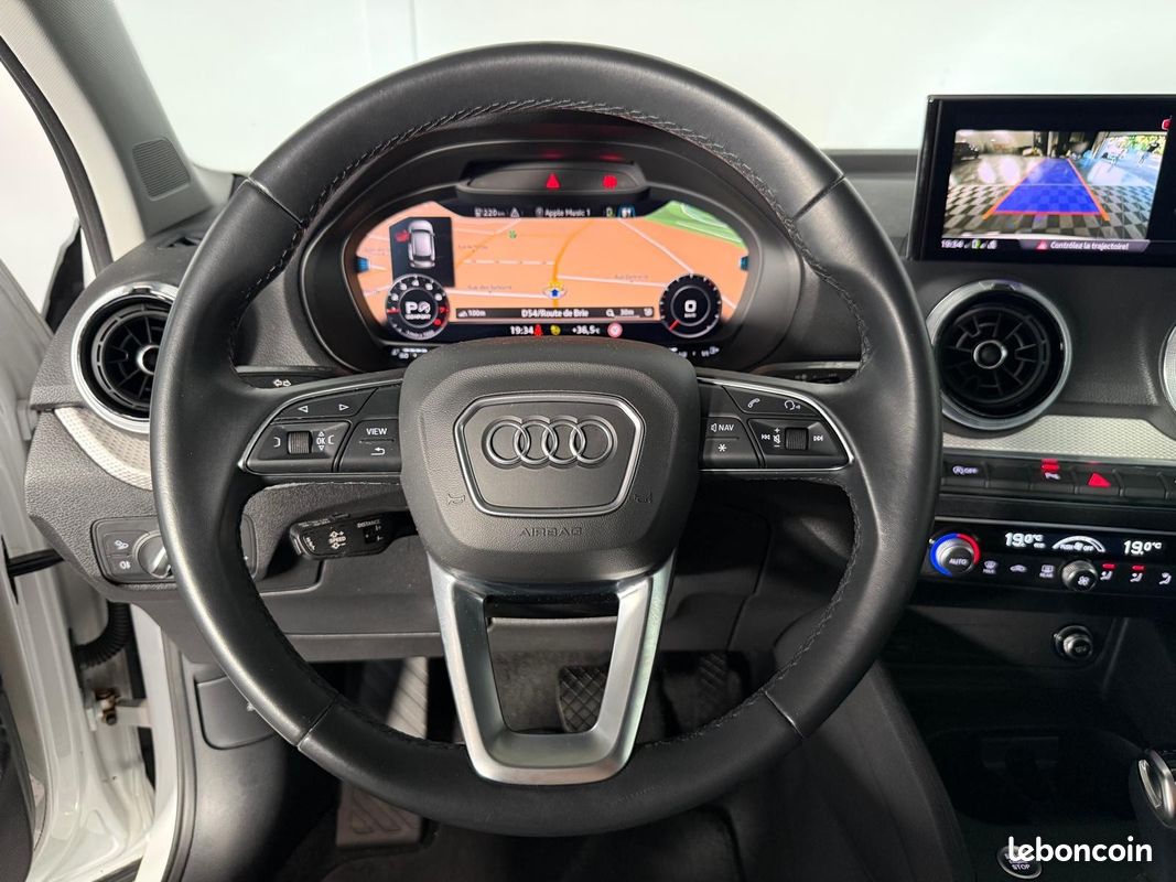 AUDI Q2 35 TFSI S line CARPLAY / CAMÉRA / ANGL. MORT ... (image 9)