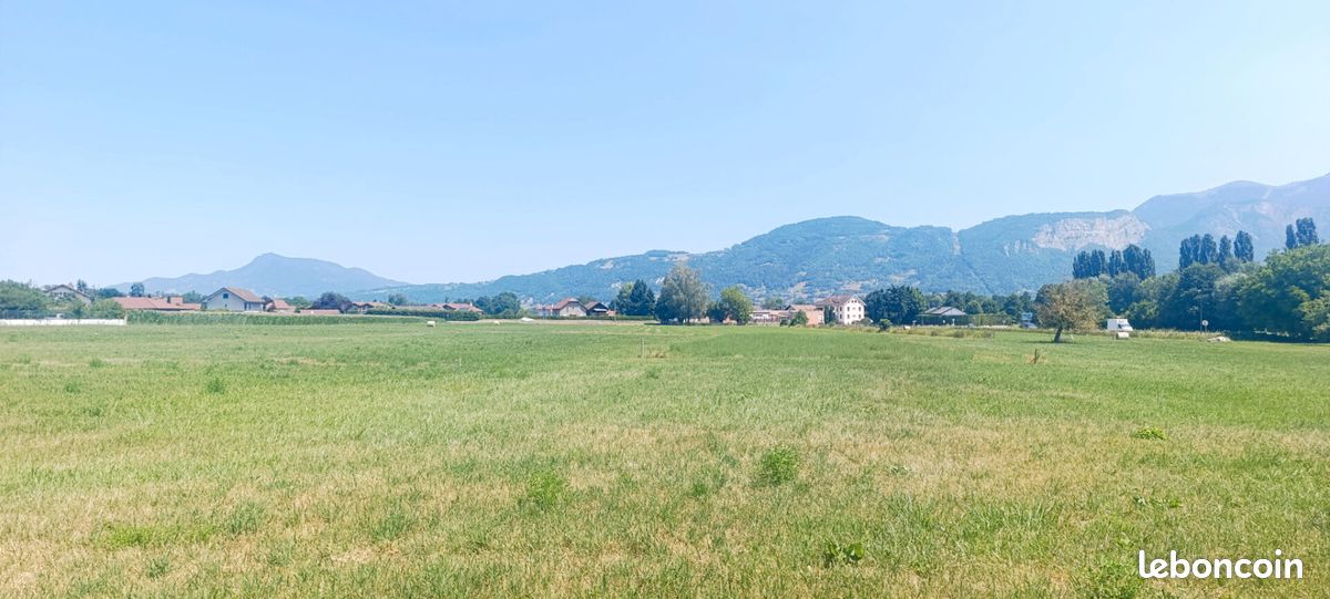 Terrain 1059 m² · à Amancy · 1 059 m² · 240 000 €
