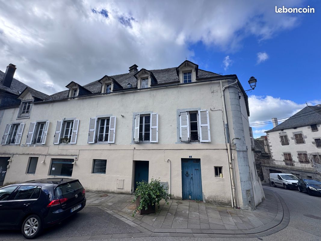 Immeuble 10 pièces 450 m² · à Murat · 450 m² · 87 200 €