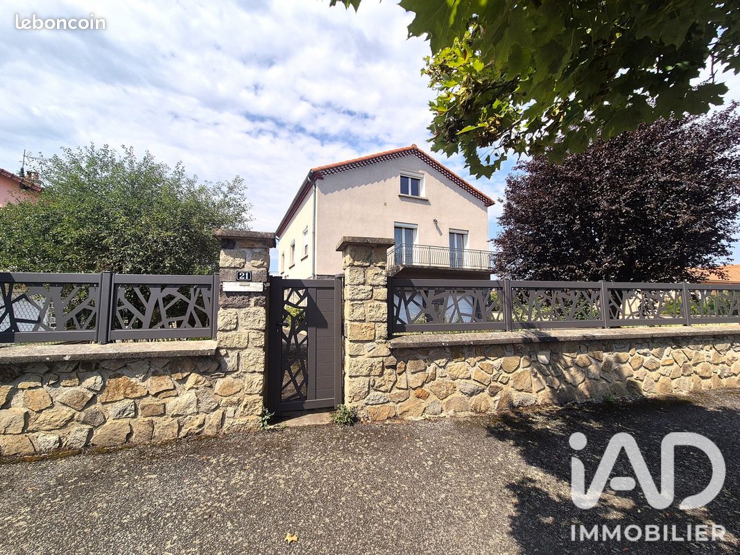 Maison 13 pièces 260 m² · à Brioude · 260 m² · 320 000 €