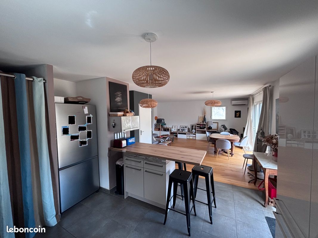 Maison 6 pièces 130 m² · à Saint-Genis-les-Ollières · 130 m² · 530 000 €