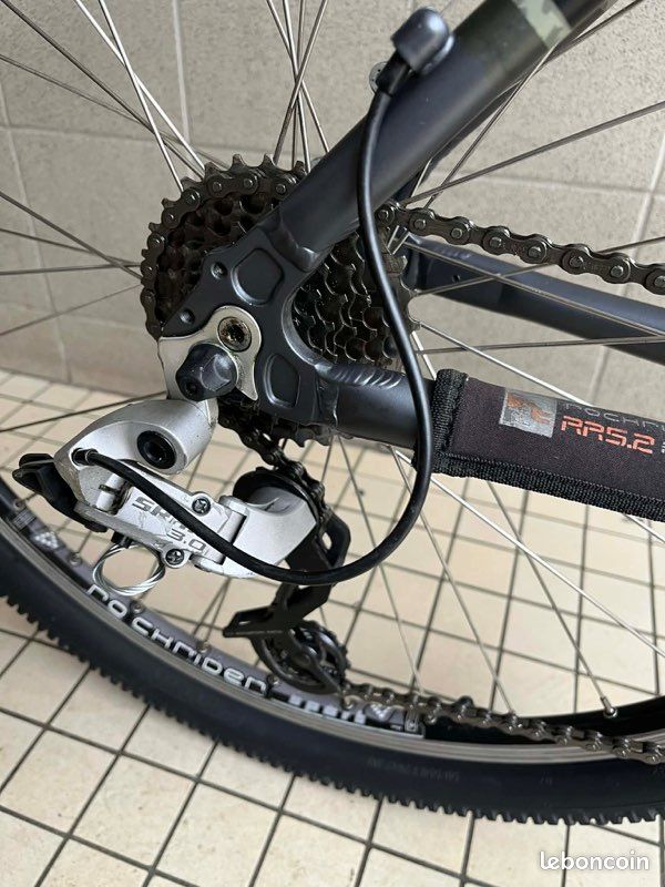 VTT de la marque Rockrider cadre aluminium roues 26 pouces taille M-L (image 5)