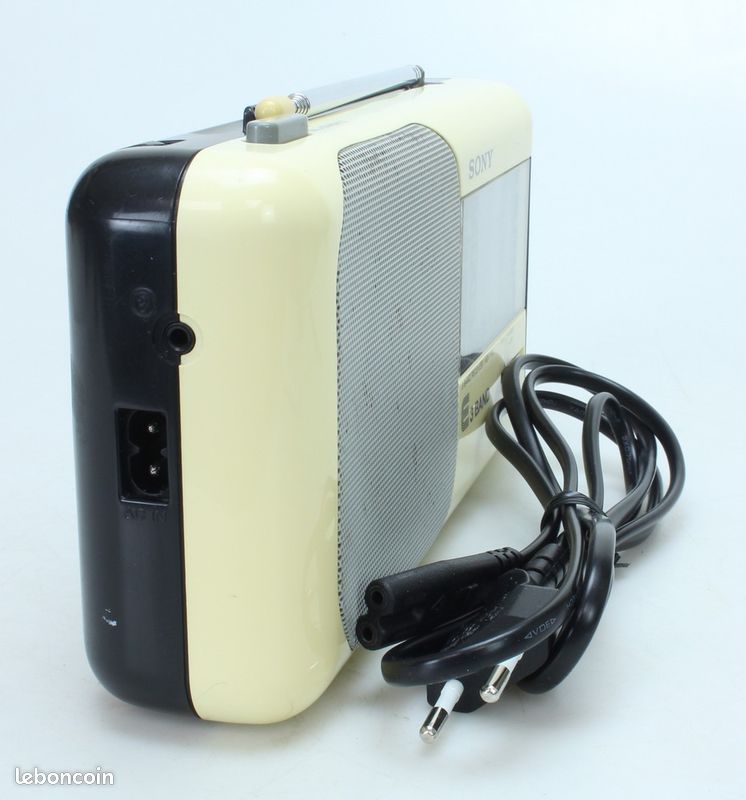 CONF - RADIO portable SONY ICF 790L 3 bandes FM MW LW fonctionne EUR 30,00 - FR
