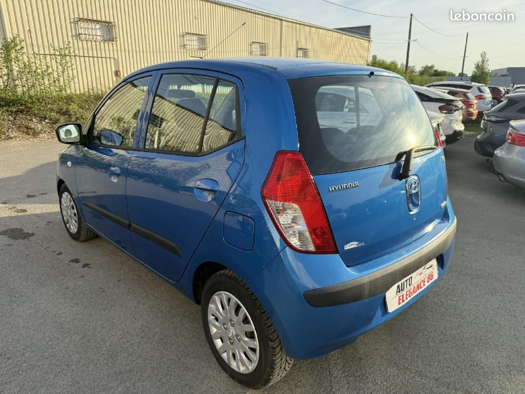 Hyundai i10 1.1 CRDi 75 Pack Confort (image 3)