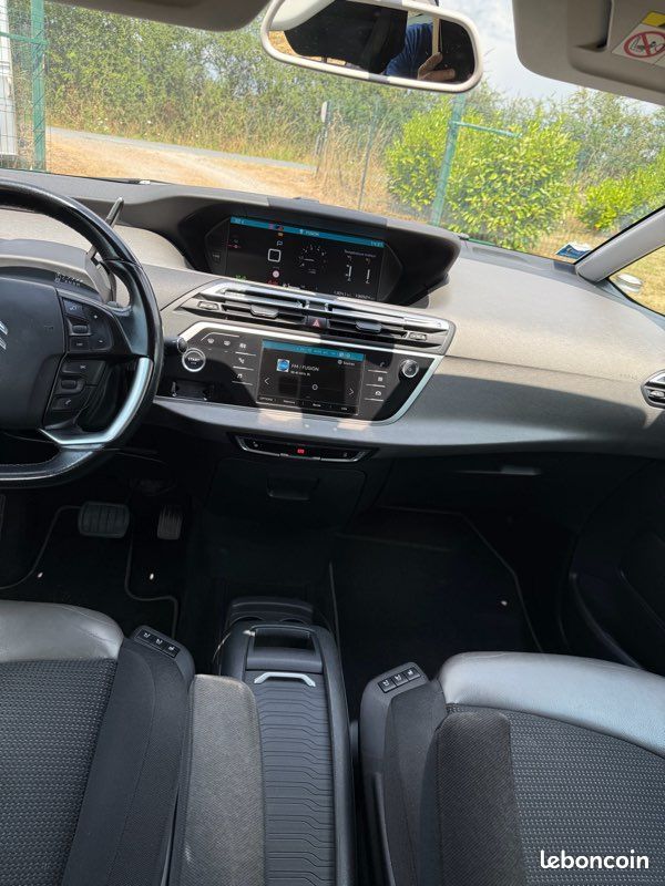 C4 grand Picasso 2.0 BlueHDI FAP 150cv boîte automatique 2017 (image 3)