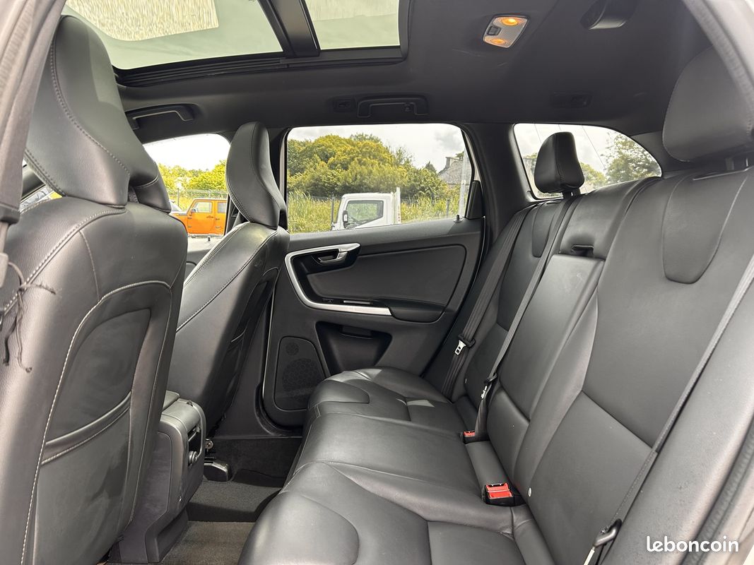 Volvo XC60 "À PROFESSIONNEL" D4 181CH SUMMUM GEARTRONIC (image 18)
