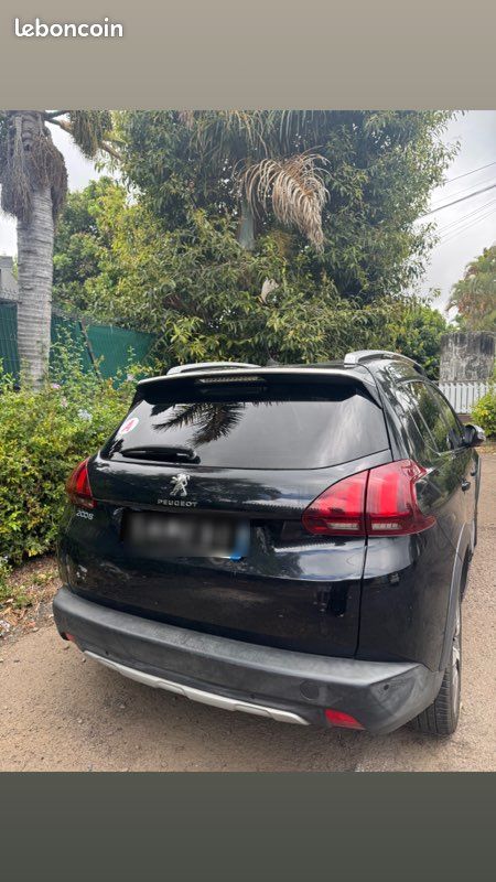 PEUGEOT 2008 Pure tech - Voitures