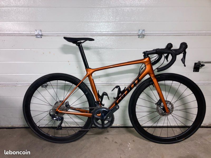 Vélo De Course Giant TCR Advanced – Carbone Noir – Taille M (51 Cm) – Équipement Campagnolo Chorus 11v – Roues Fulcrum Racing Zero