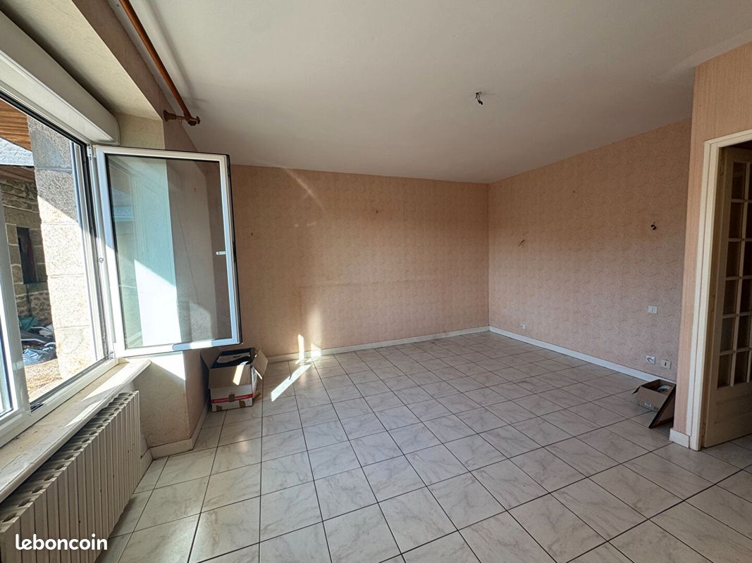 Maison 13 pièces 344 m² · à Saint-Trimoël · 344 m² · 187 050 €