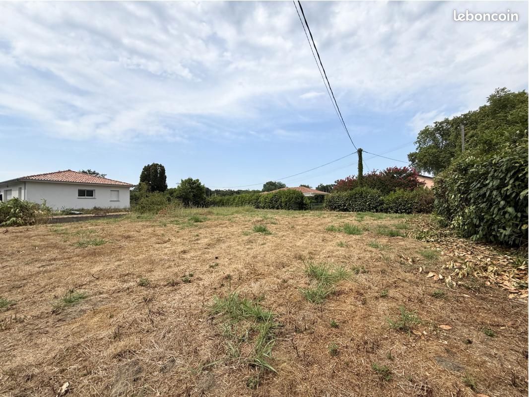 Terrain 700 m² Tercis Les Bains · à Tercis-les-Bains · 77 000 €