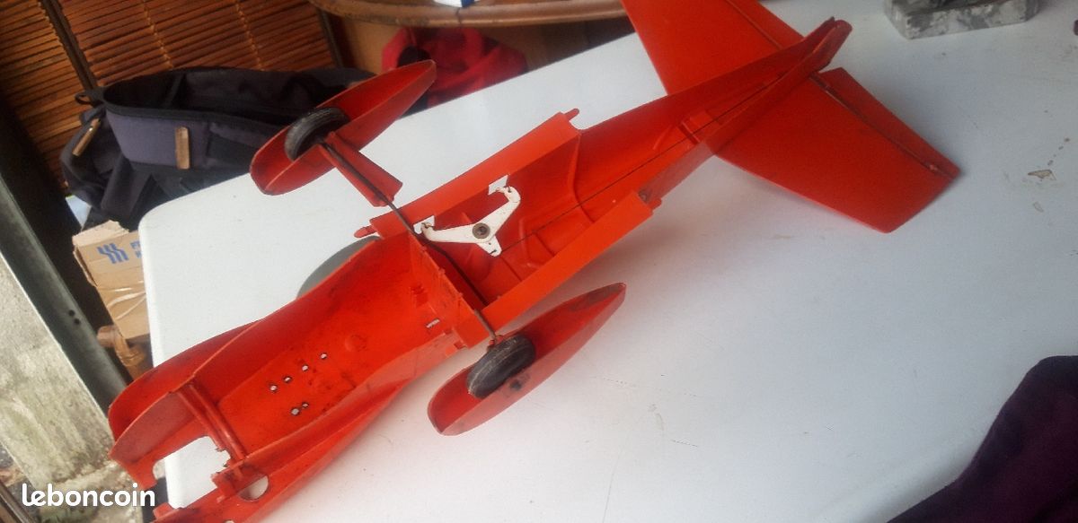 Avion en plastique dur tres ancien pour piece (image 4)