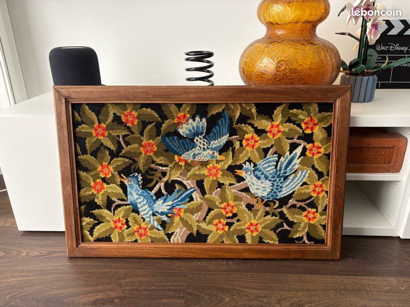 Klein, Catharina - Oiseau rouge gorge et ventre jaune sur du houx