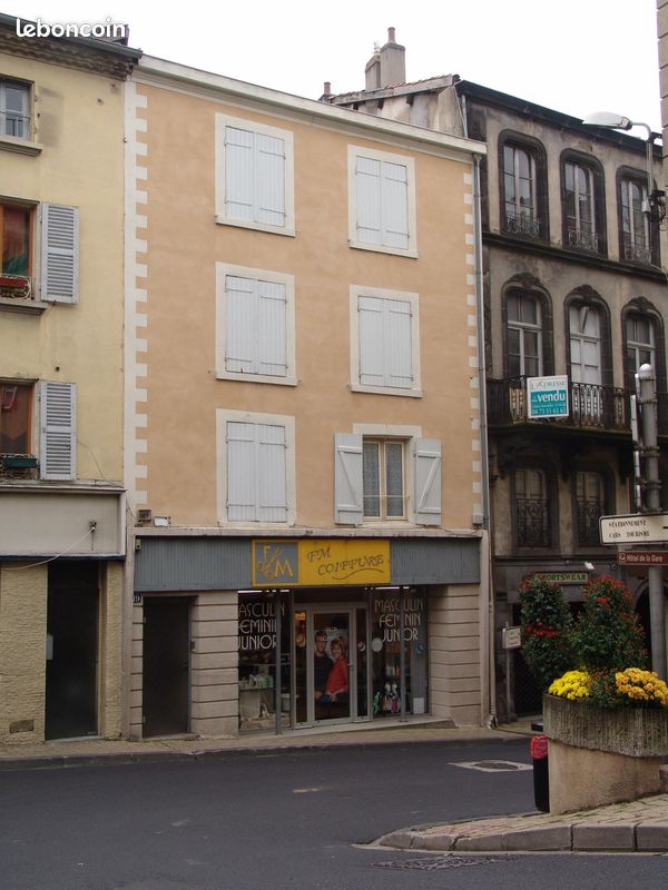 Local commercial 10 pièces 400 m² · à Thiers · 400 m² · 299 000 €